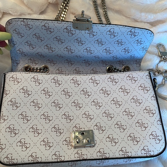 Guess chain strap purse - Picture 6 of 13